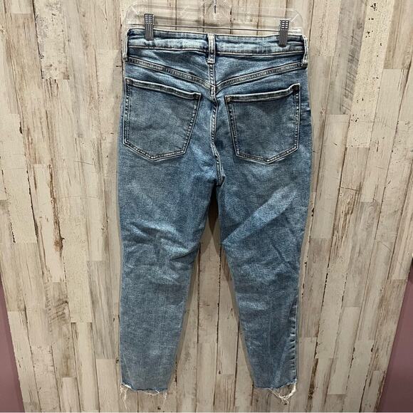 Old Navy High-Waisted OG Straight Cut-Off Ankle Jeans Distressed - Picture 4 of 9